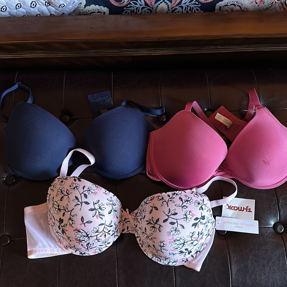 Nwt Set Of 3 Bras 38d - image 3
